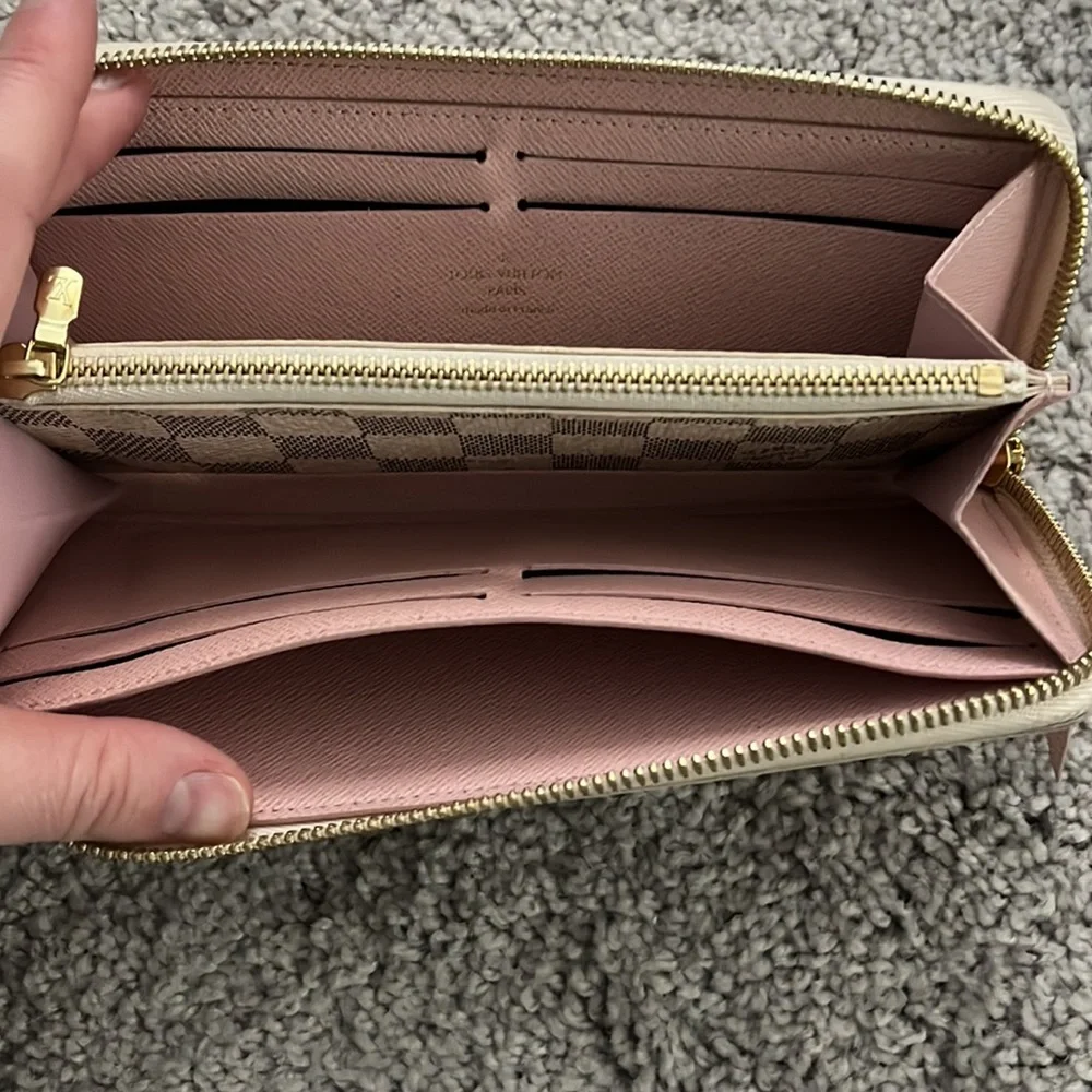 Louis Vuitton Damier Azur Clémence Wallet - Cream and Gray - Picture 3 of 5